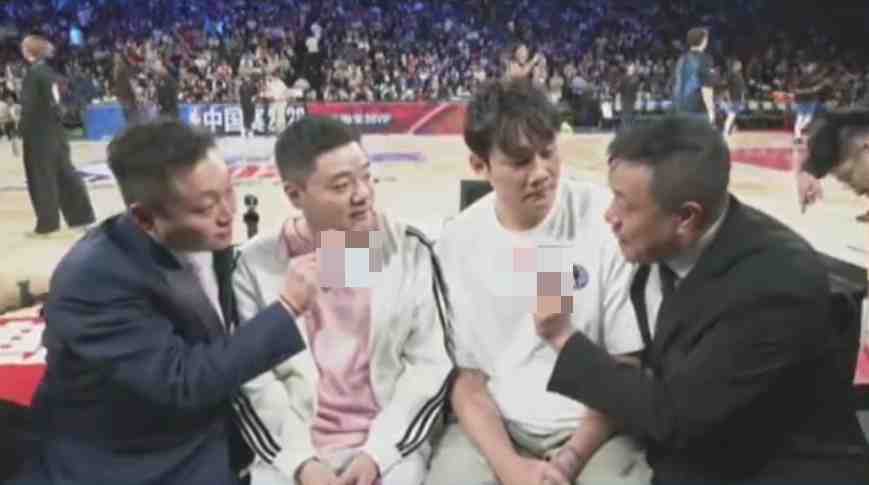 夢幻聯動！丁俊暉現場觀戰NBA中國賽 并表示新賽季看好火箭奪冠